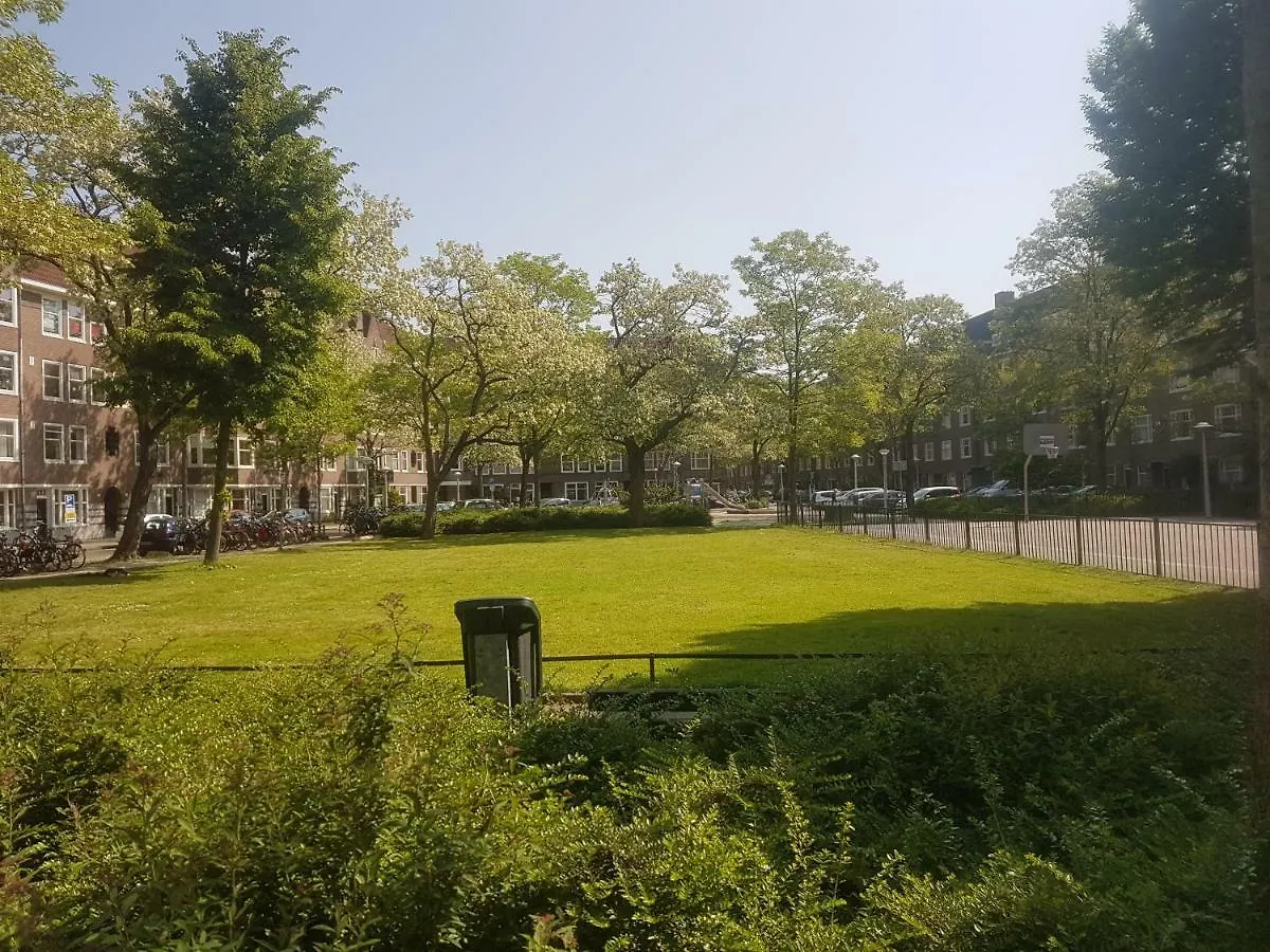 Beautiful&fresh garden room 4p near RAI&CENTER Amsterdam 0*,  Niederlande
